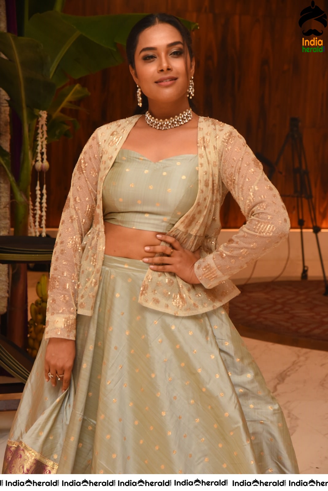 Hari Teja Showing her Hot Waistline Stills Set 1