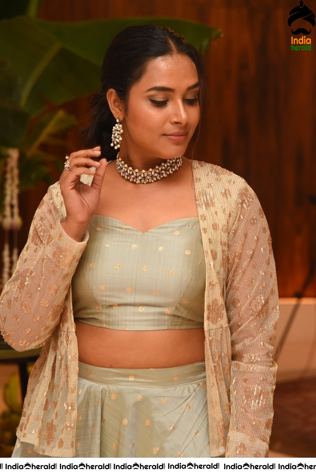 Hari Teja Showing her Hot Waistline Stills Set 2