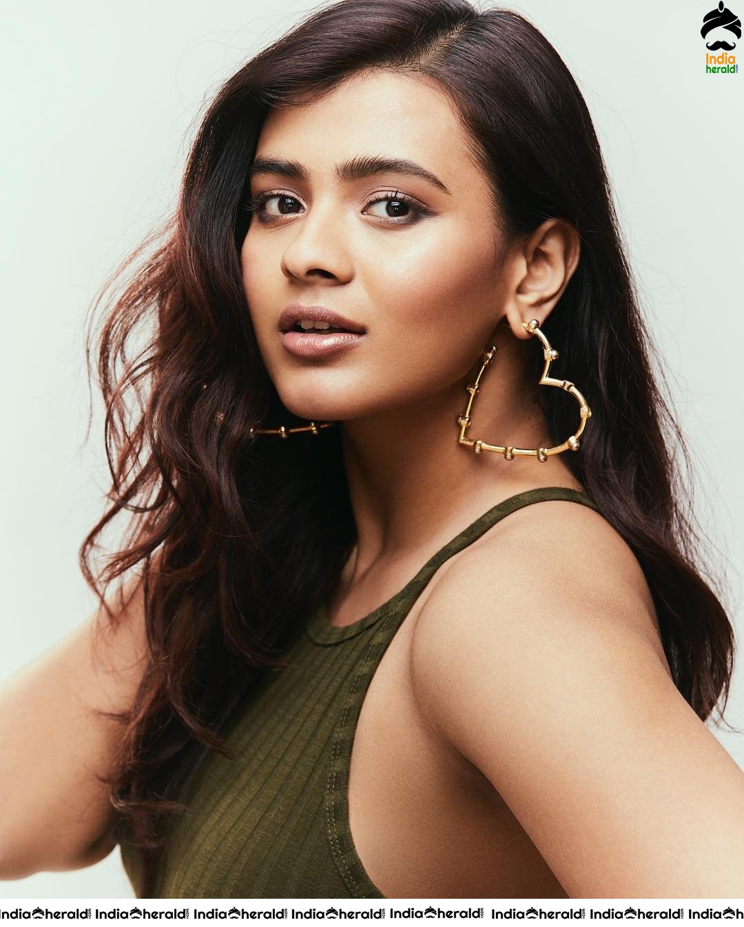 Hebah Patel Hot Photos Collection to spice your day Set 2