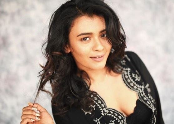 Hebah Patel Oozing Hotness To Next Level