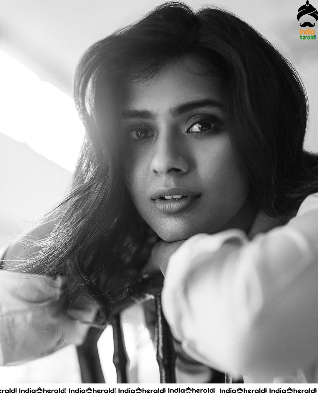 Hebah Patel Seducing and Damn Hot in Black and White Photoshoot