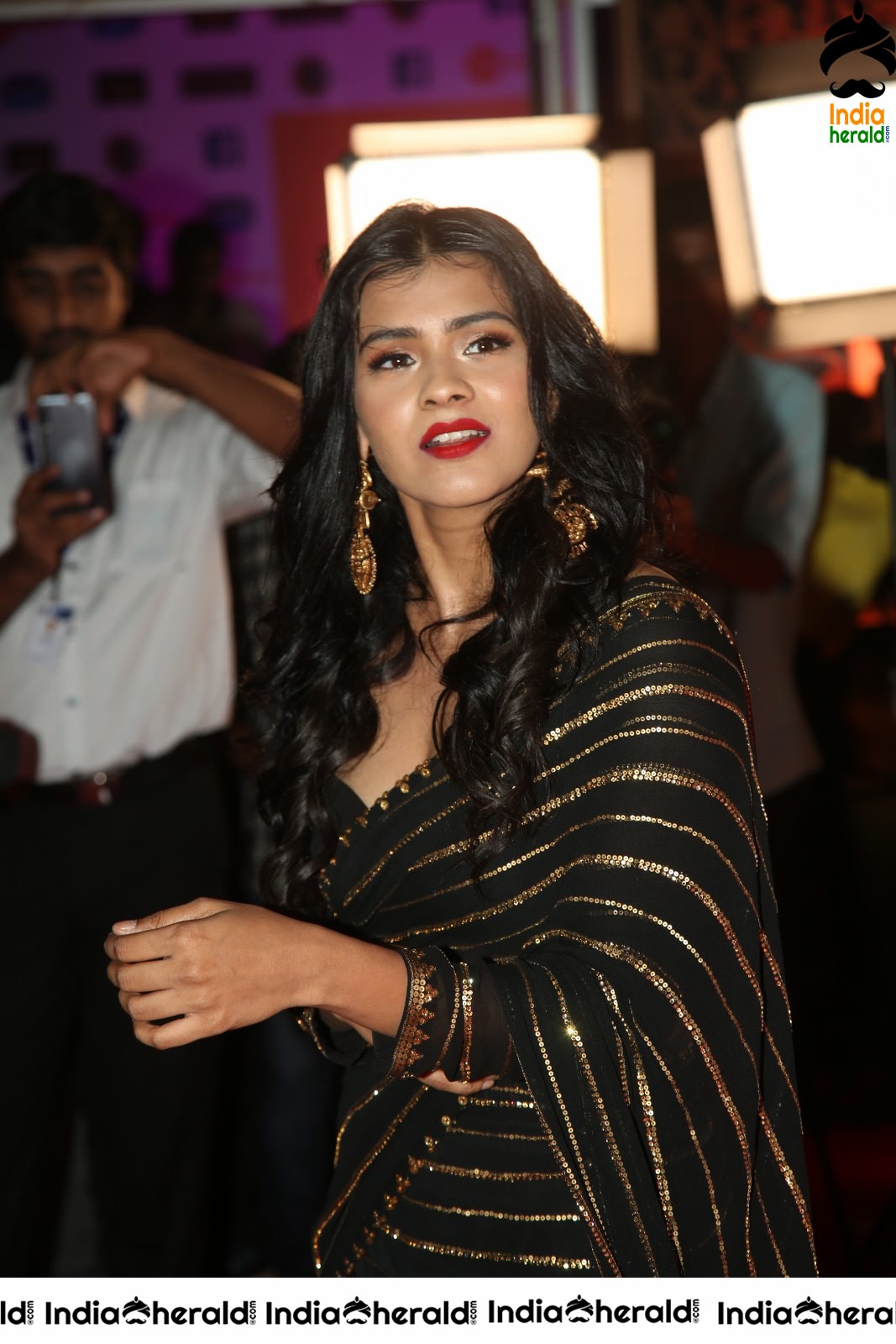 Hebah Patel Sizzles in Black Attire Set 1