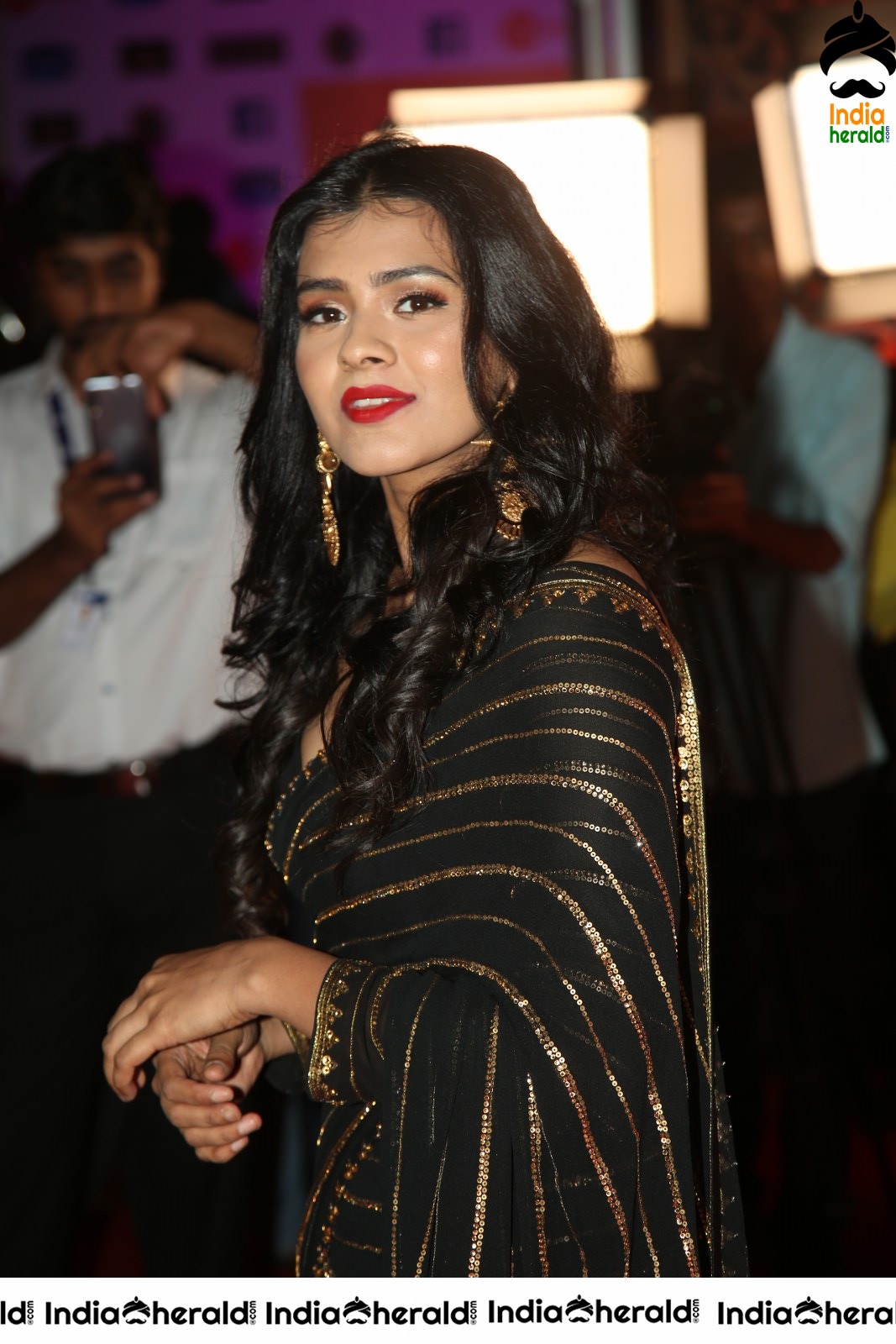 Hebah Patel Sizzles in Black Attire Set 1