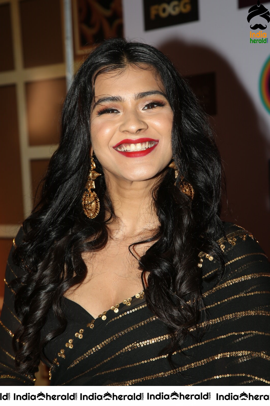 Hebah Patel Sizzles in Black Attire Set 2