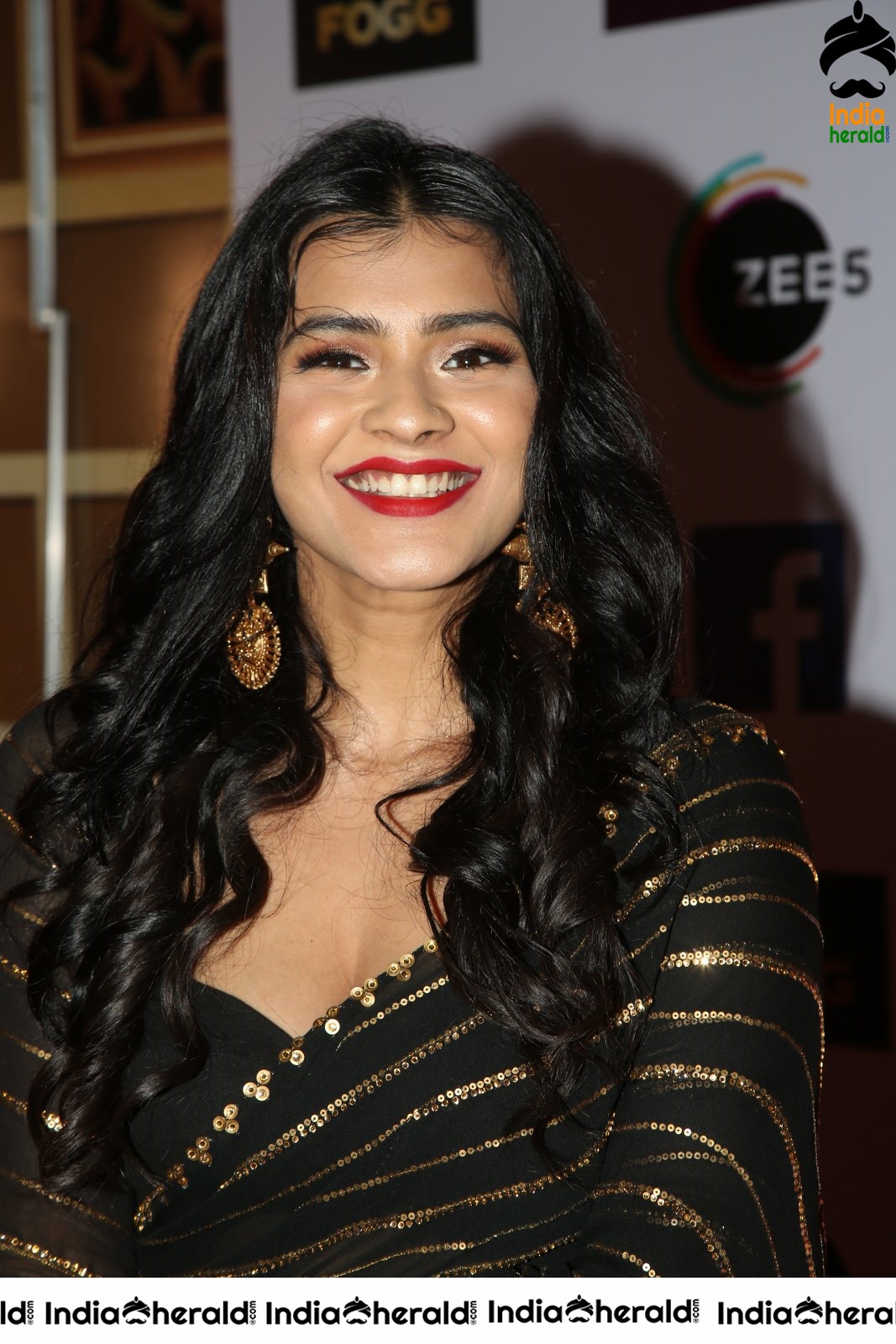 Hebah Patel Sizzles in Black Attire Set 2