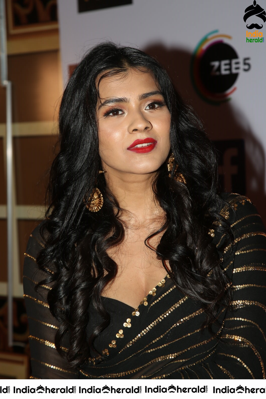 Hebah Patel Sizzles in Black Attire Set 2