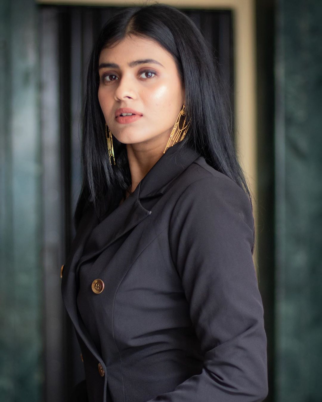 Hebah Patel stunning look images