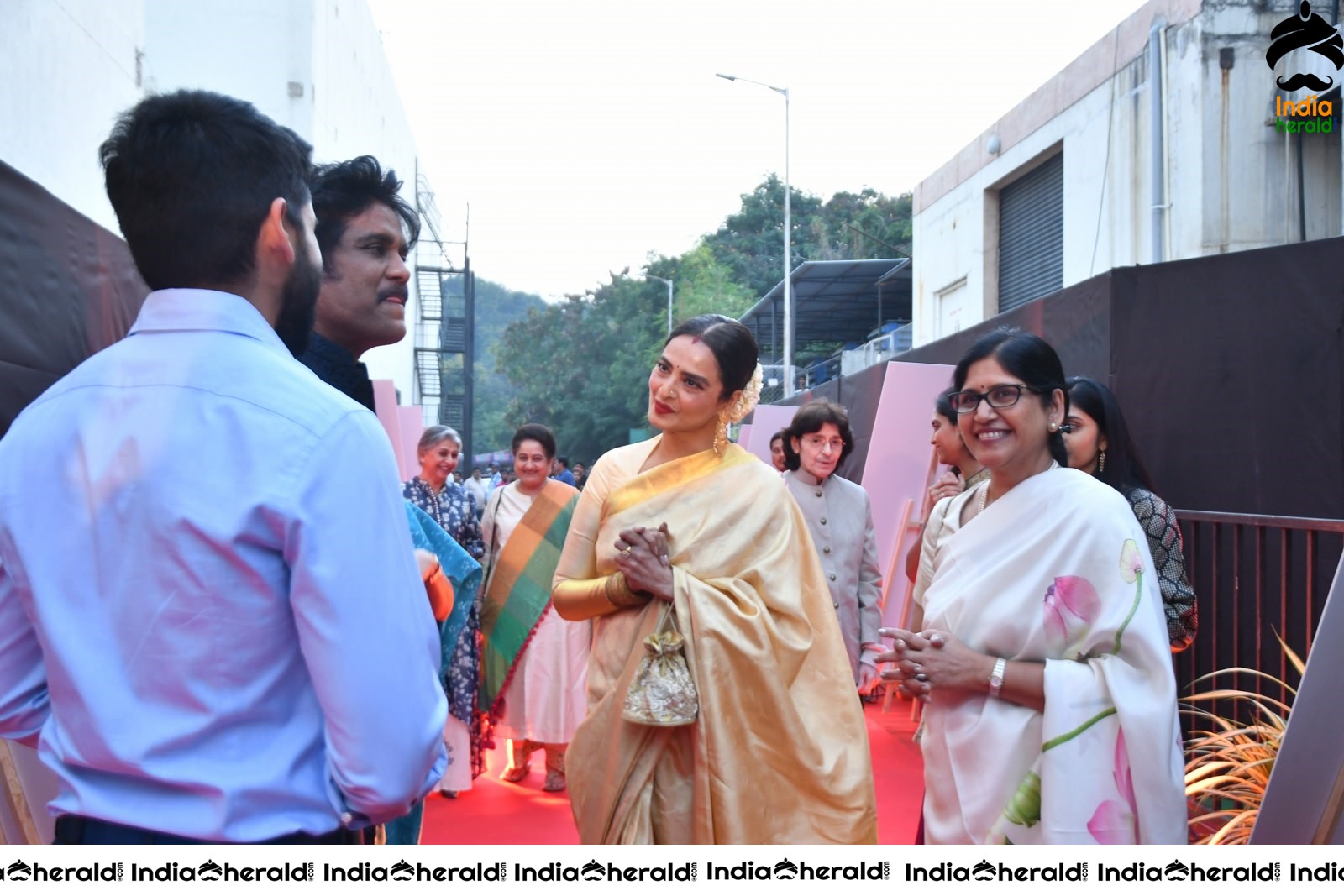 Hema Malini still possess the charm as she was clicked at ANR Awards Set 2