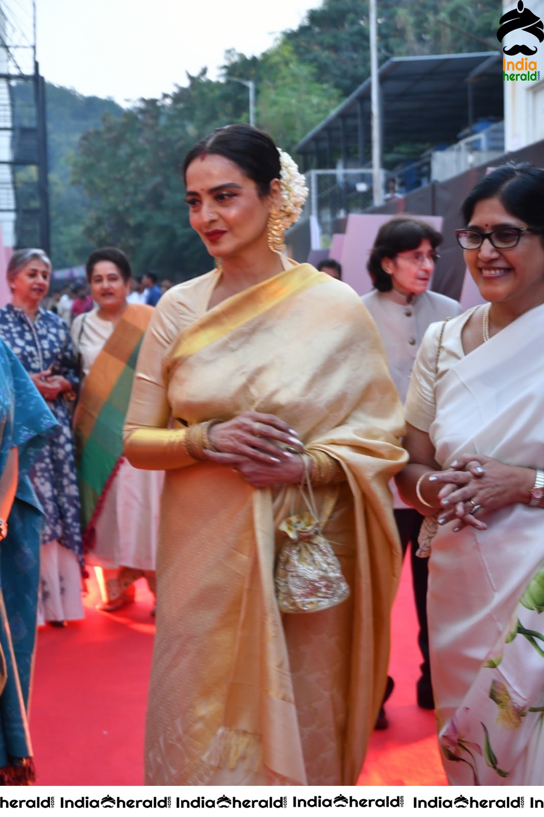 Hema Malini still possess the charm as she was clicked at ANR Awards Set 2