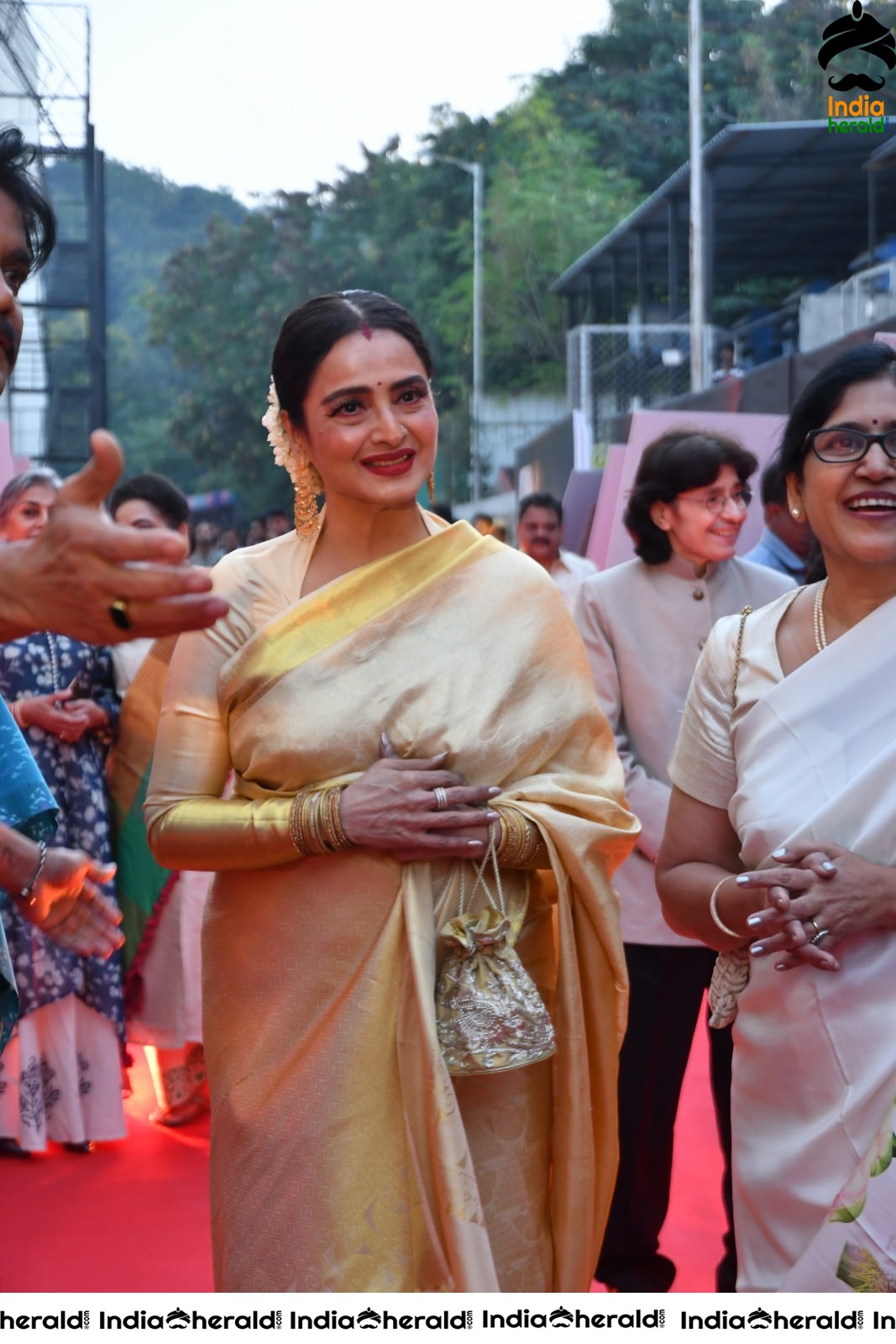 Hema Malini still possess the charm as she was clicked at ANR Awards Set 2