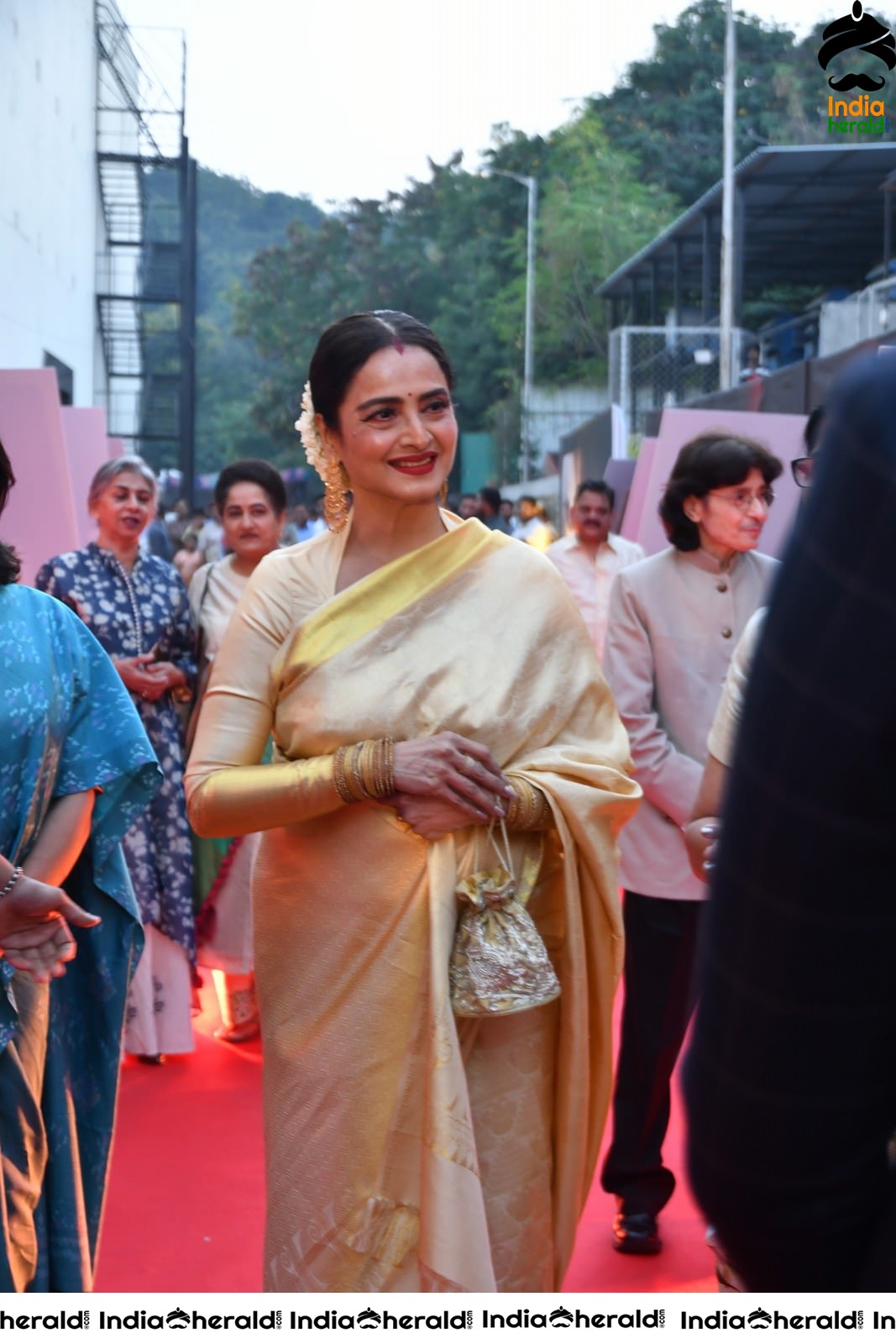 Hema Malini still possess the charm as she was clicked at ANR Awards Set 2