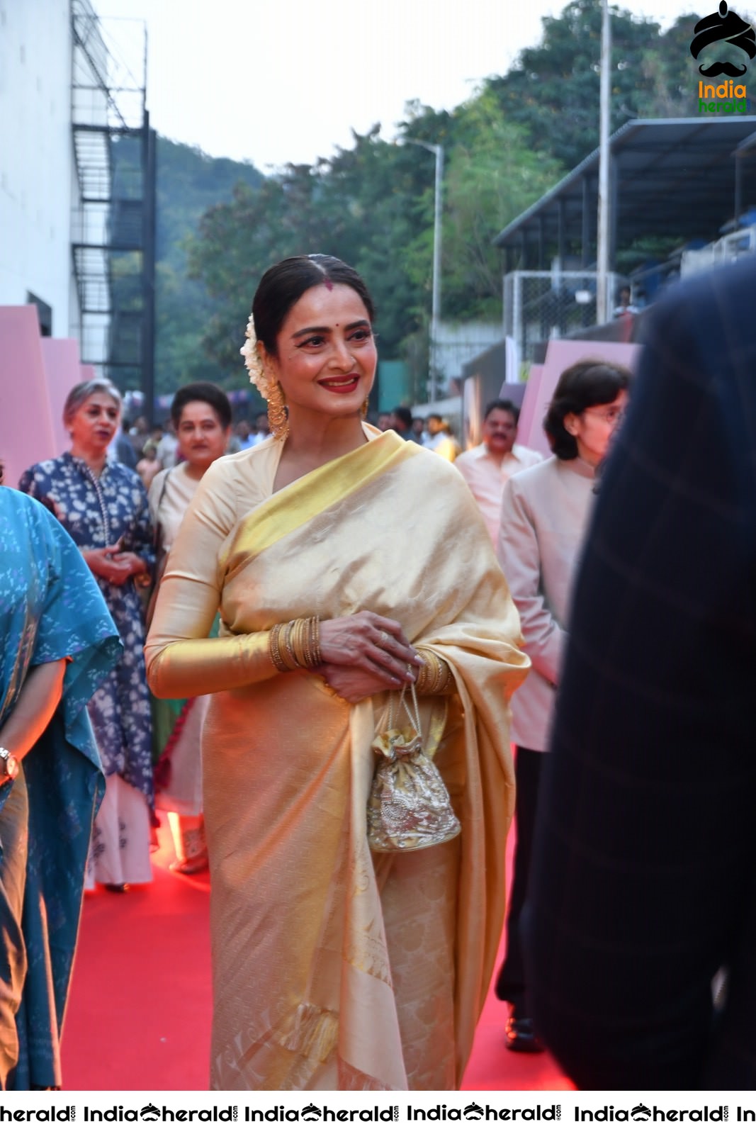 Hema Malini still possess the charm as she was clicked at ANR Awards Set 2