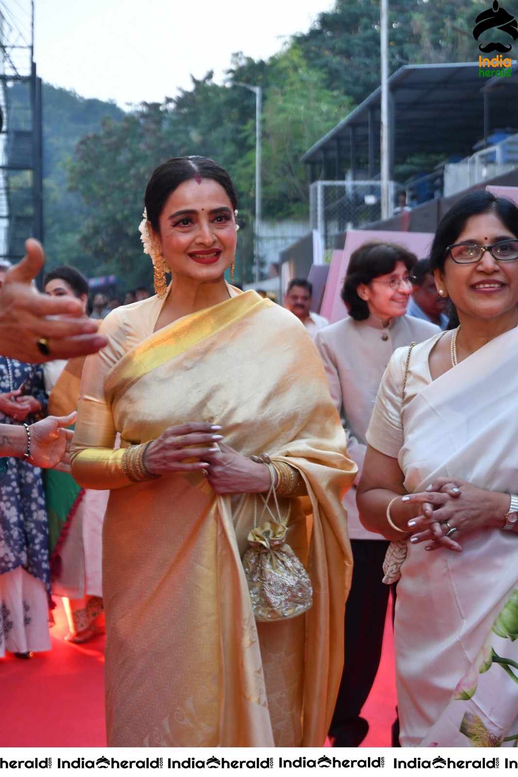 Hema Malini still possess the charm as she was clicked at ANR Awards Set 2