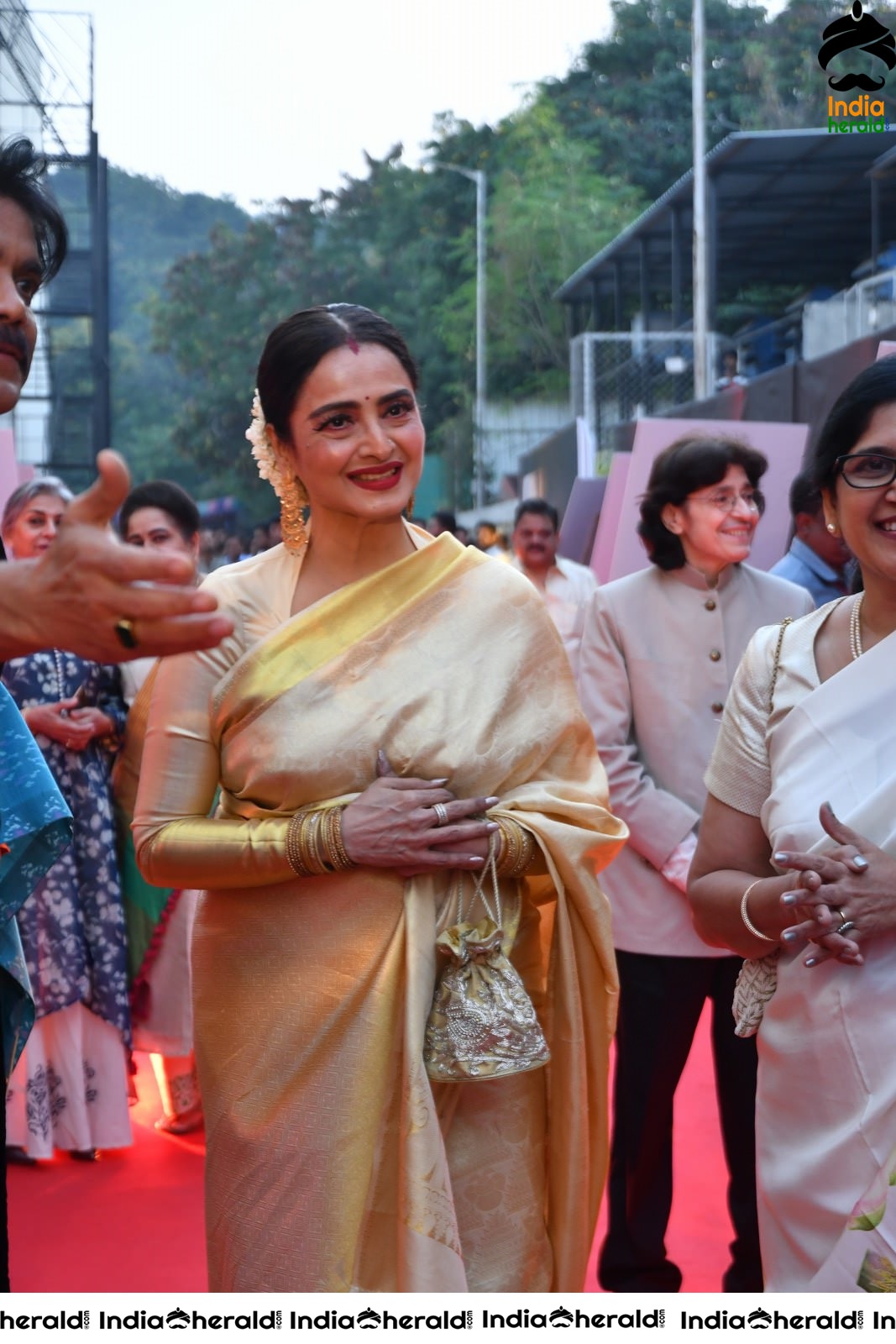 Hema Malini still possess the charm as she was clicked at ANR Awards Set 2