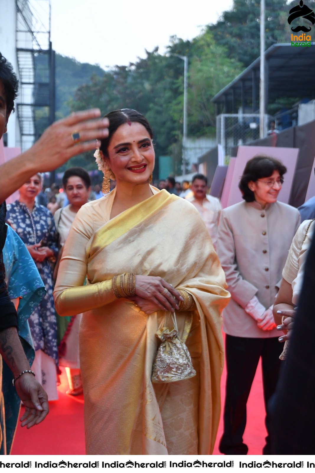 Hema Malini still possess the charm as she was clicked at ANR Awards Set 2