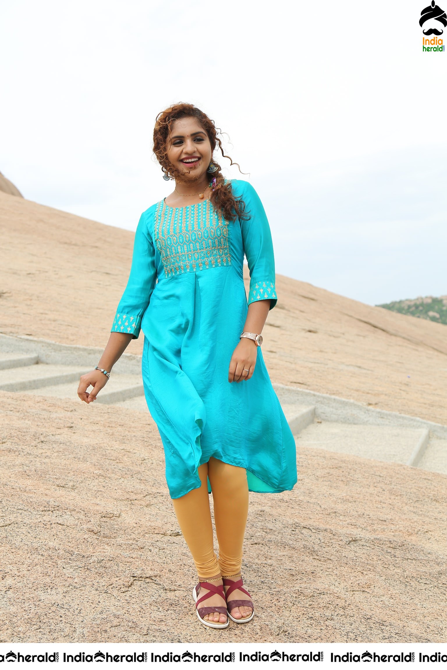 Heroine Noorin stills from Oollala Oollalaa movie Set 2