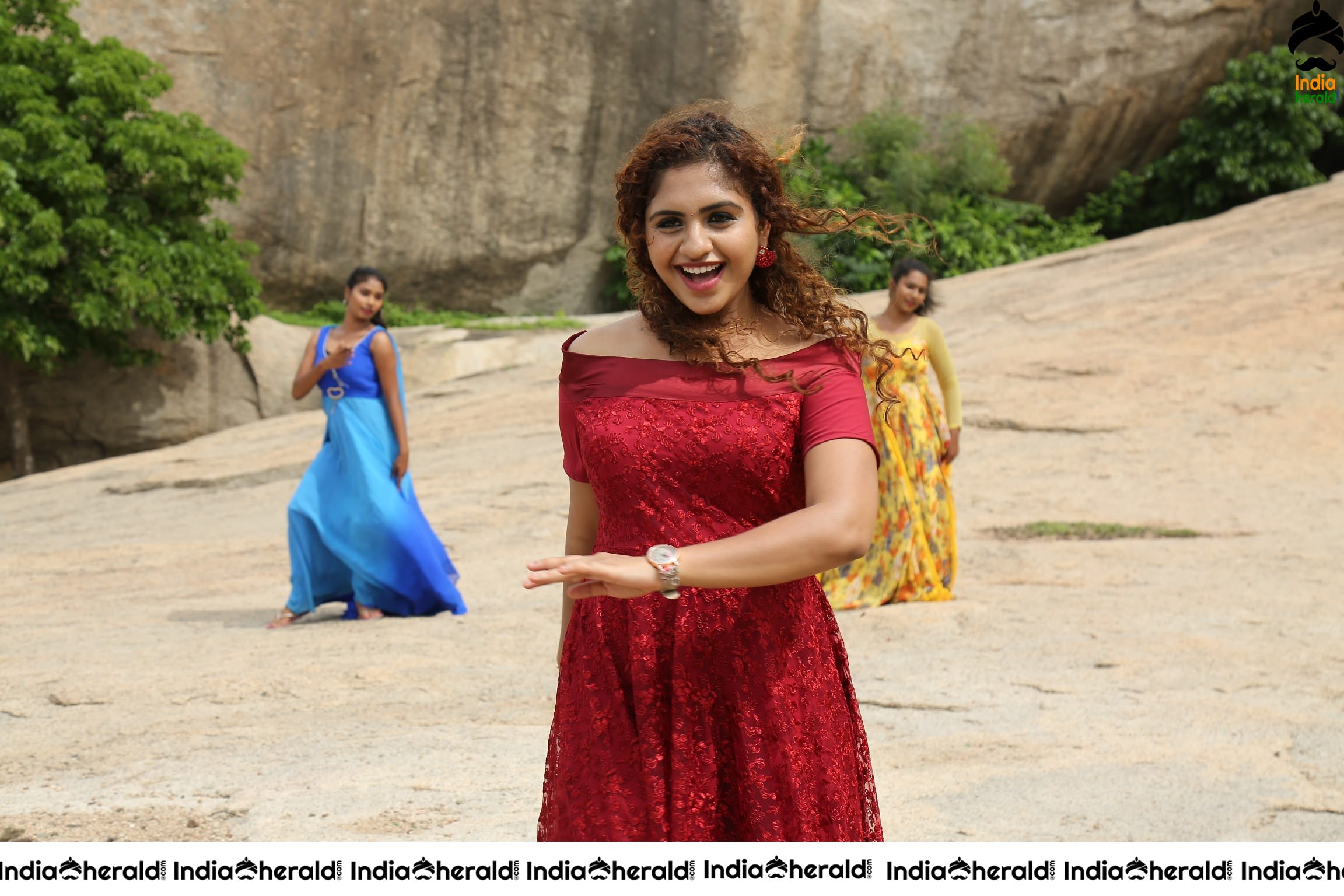 Heroine Noorin stills from Oollala Oollalaa movie Set 2