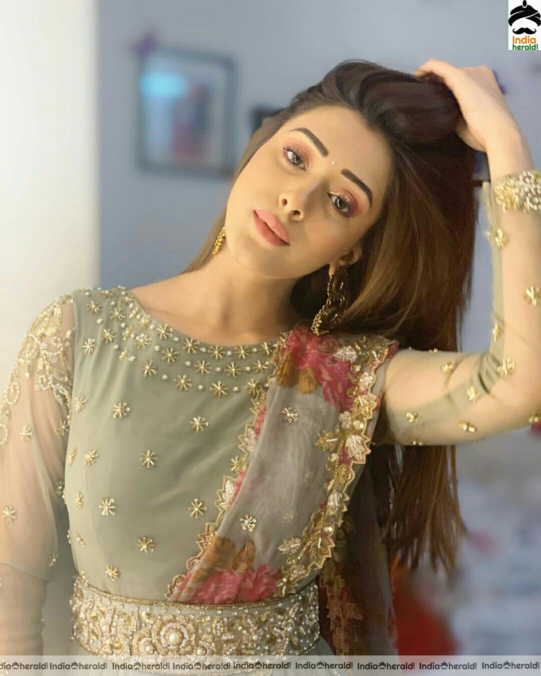 Hiba Nawab Cute Green Dress Stills