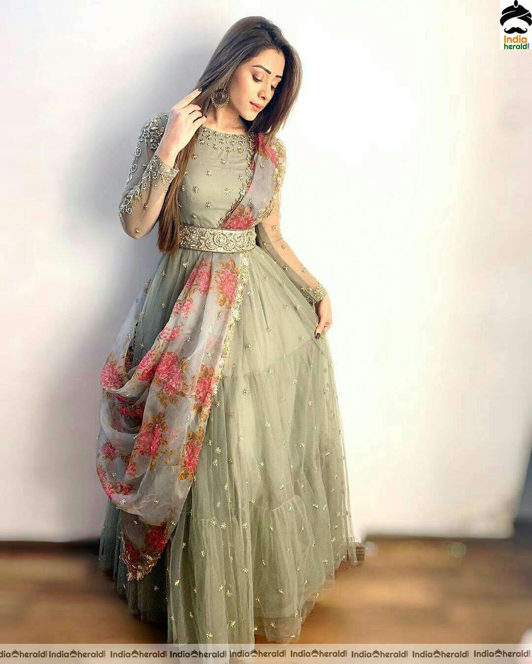 Hiba Nawab Cute Green Dress Stills