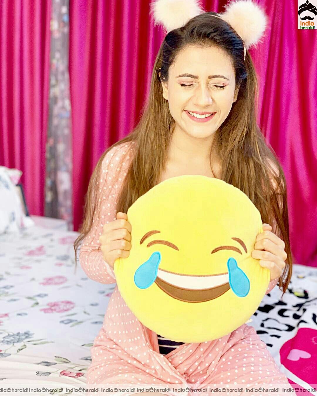 Hiba Nawab Cute Latest Stills