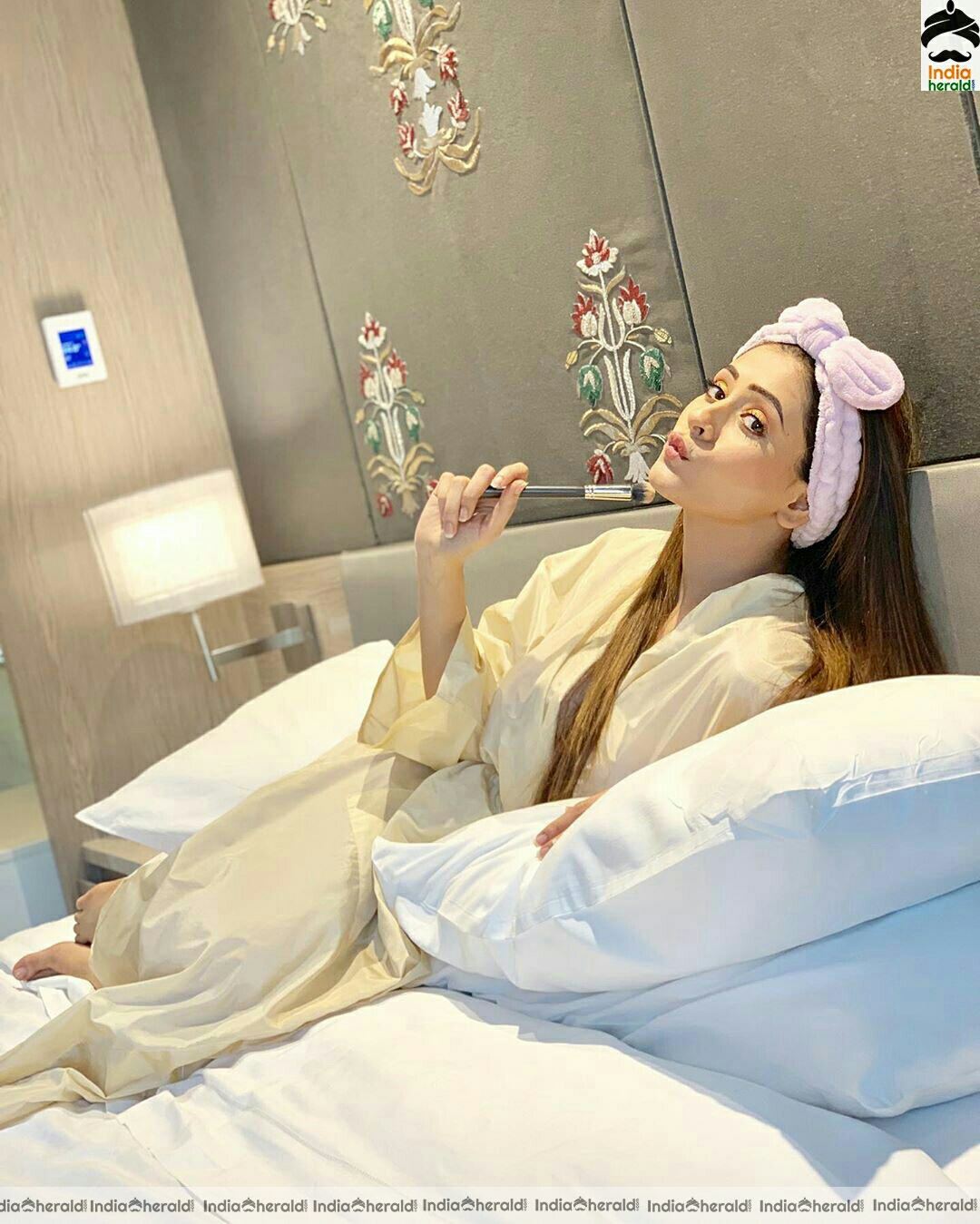 Hiba Nawab Cute Latest Stills