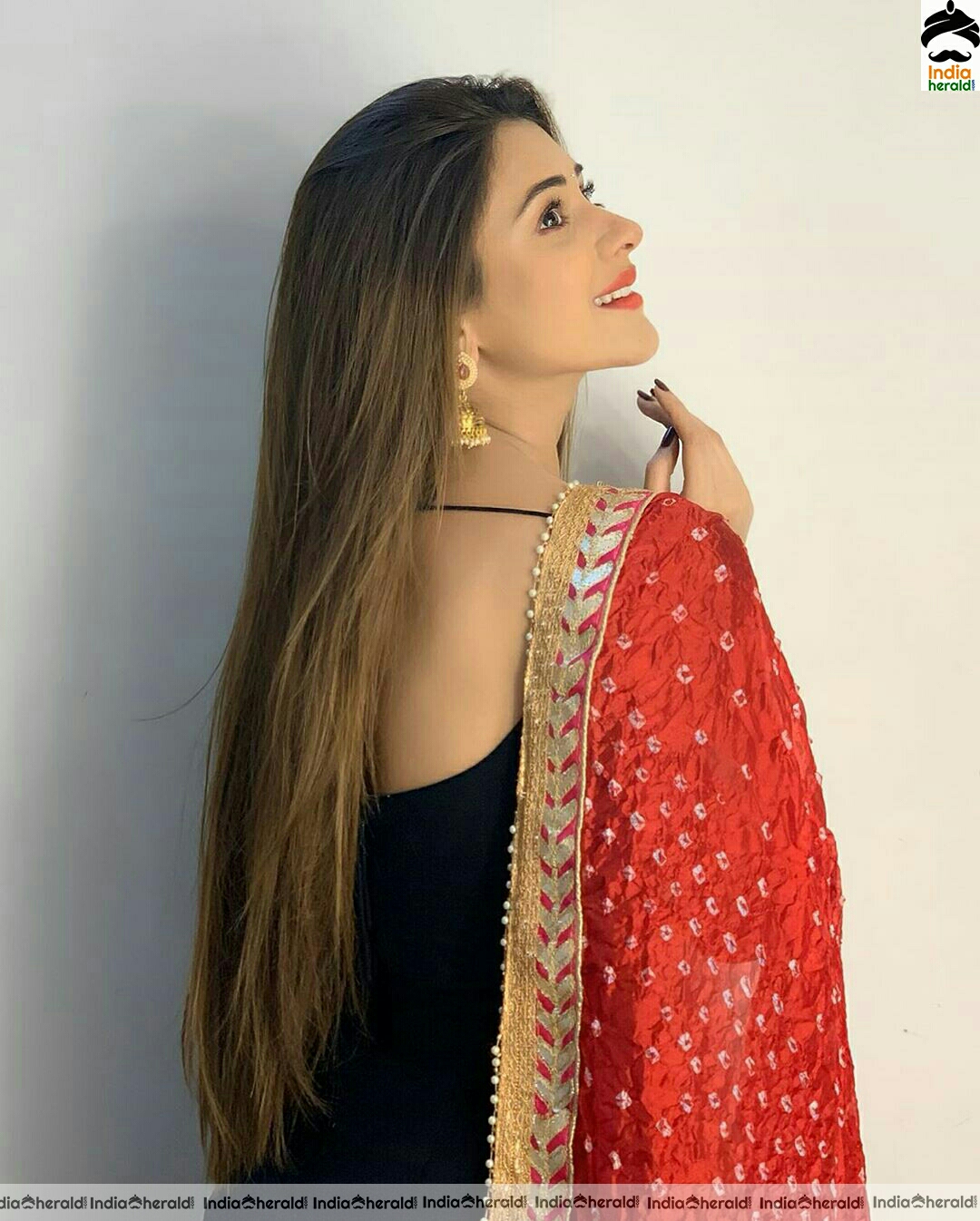 Hiba Nawab Cute Red And Black Chudi photo Stills