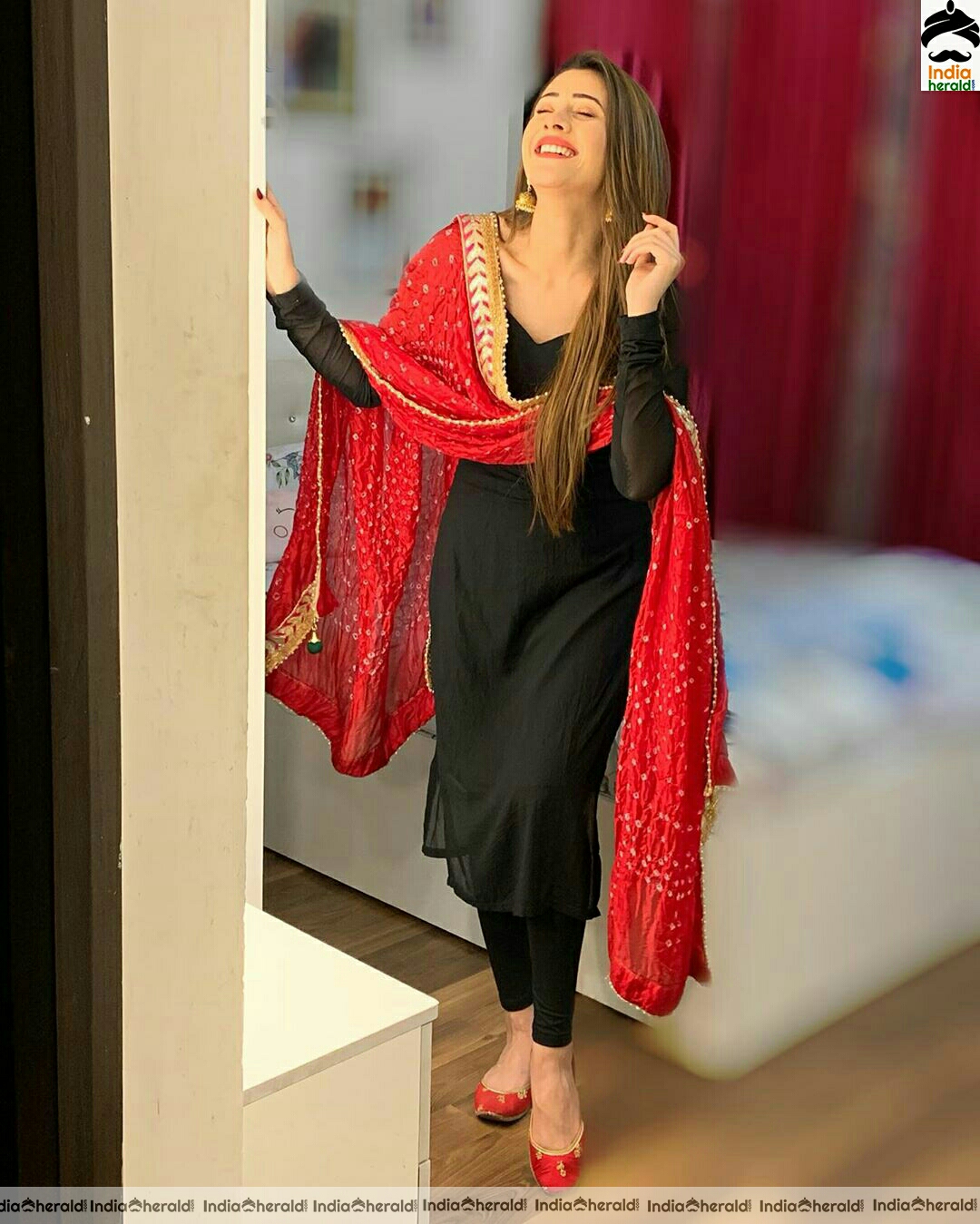 Hiba Nawab Cute Red And Black Chudi photo Stills