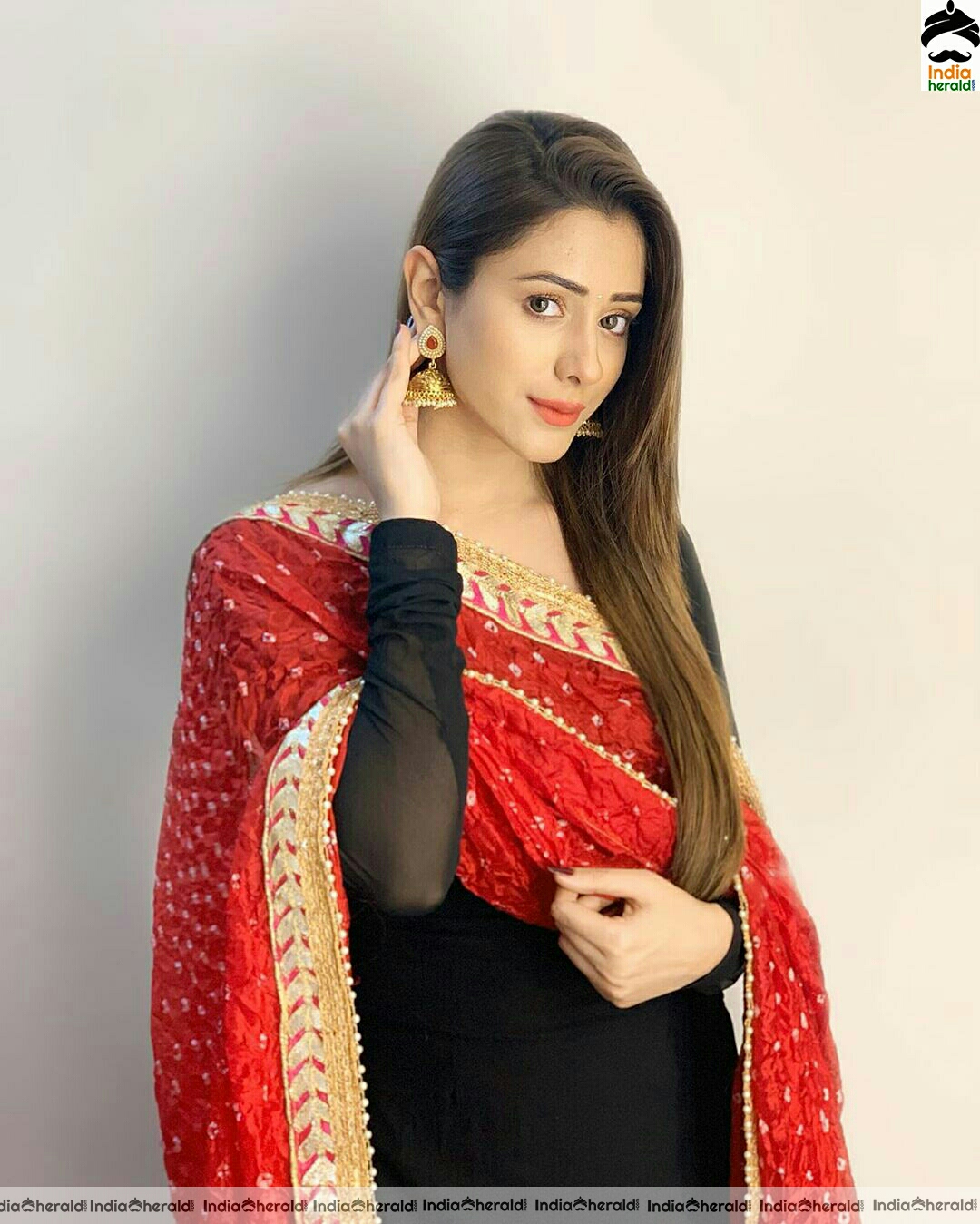 Hiba Nawab Cute Red And Black Chudi photo Stills