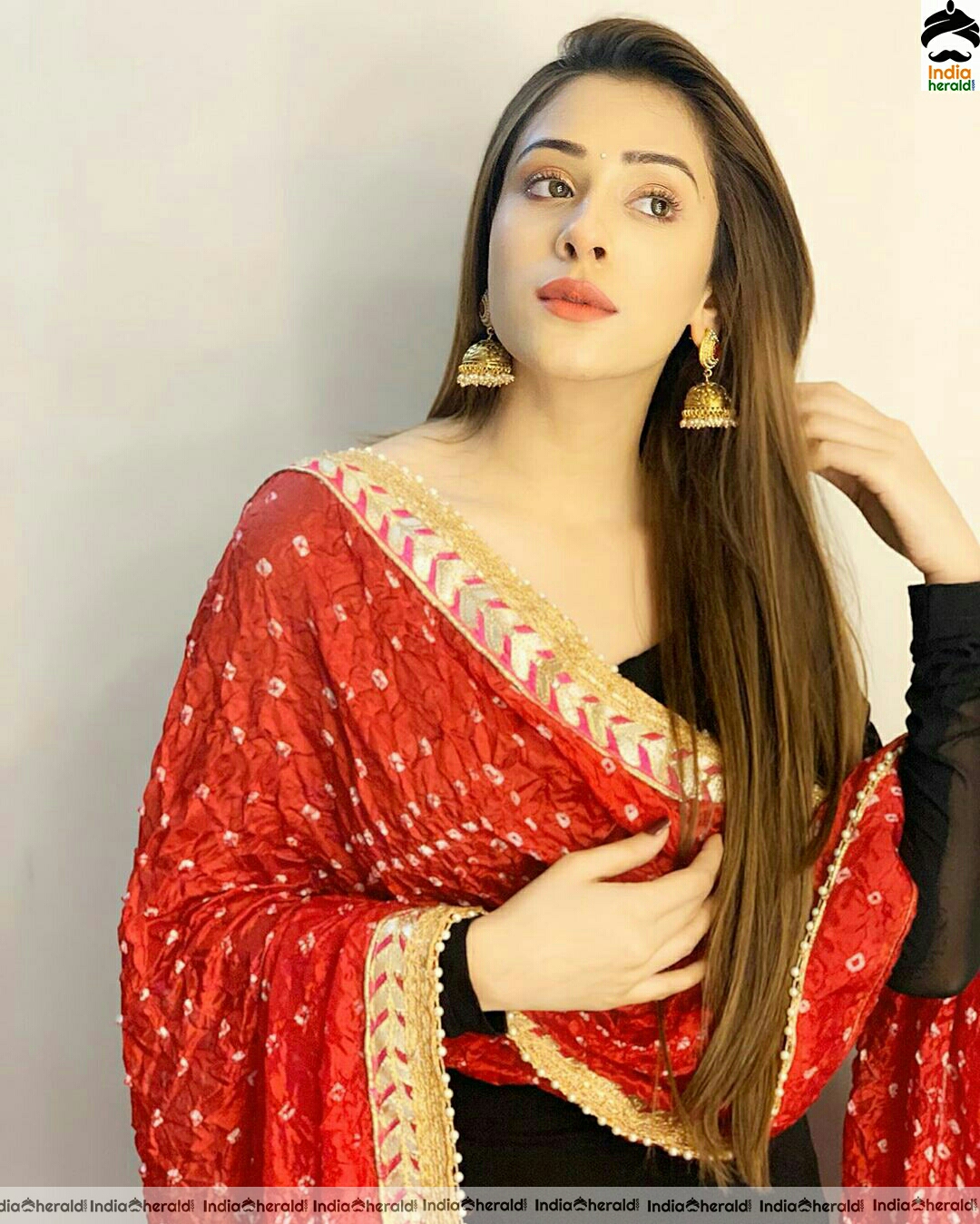 Hiba Nawab Cute Red And Black Chudi photo Stills
