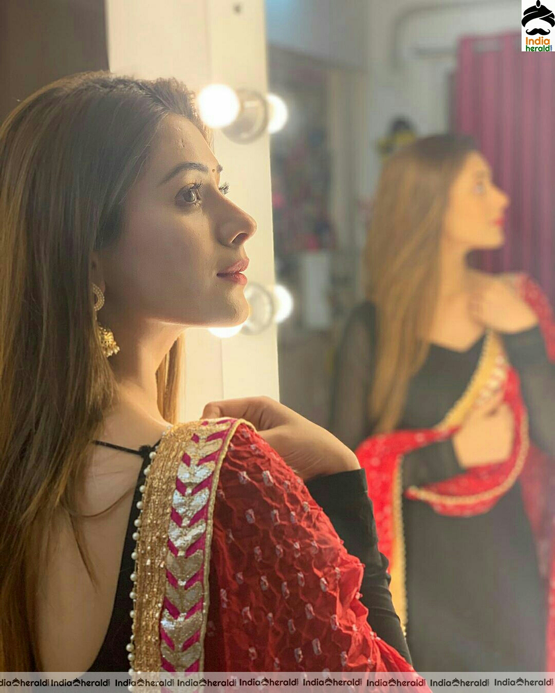 Hiba Nawab Cute Red And Black Chudi photo Stills