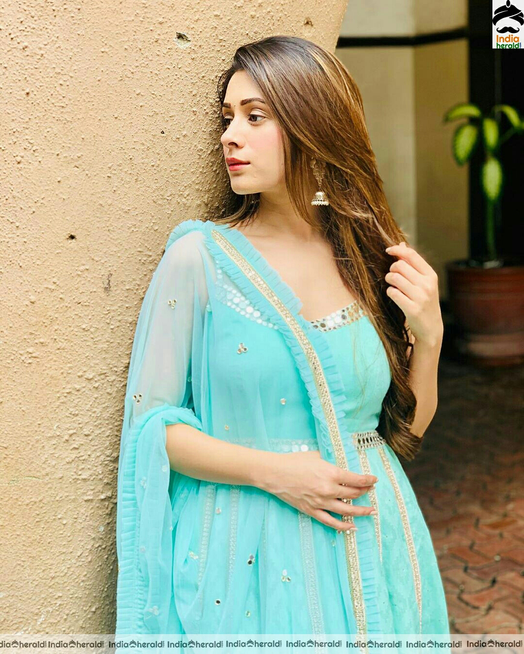 Hiba Nawab Elegant in blue chudi