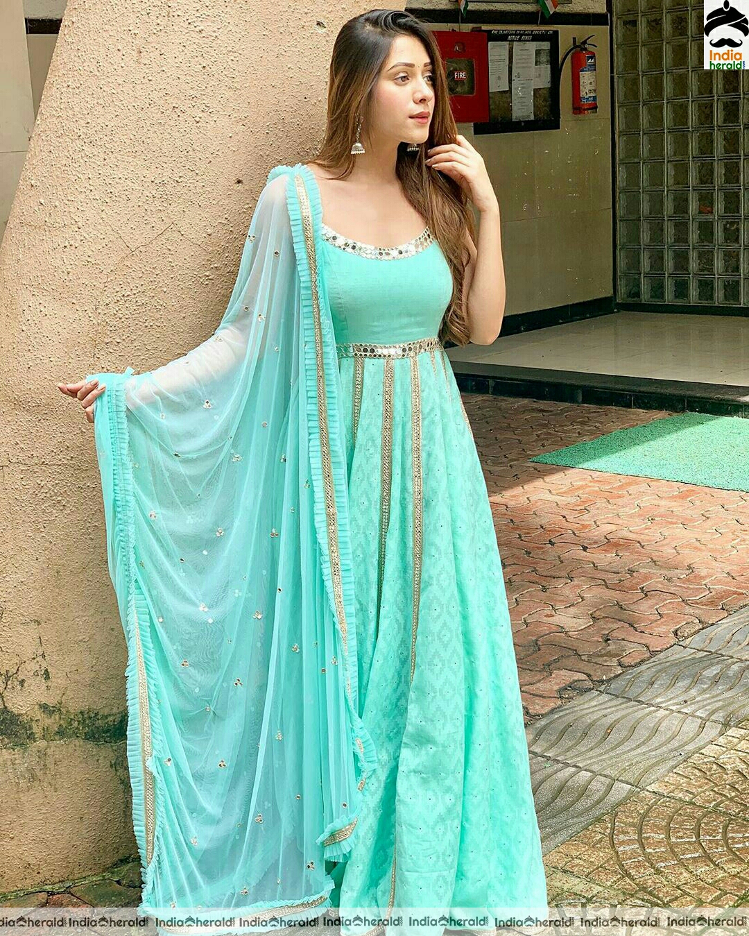 Hiba Nawab Elegant in blue chudi