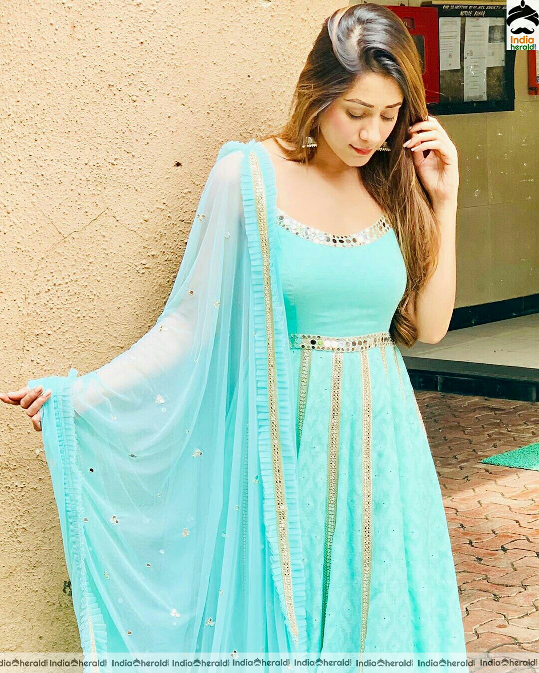 Hiba Nawab Elegant in blue chudi