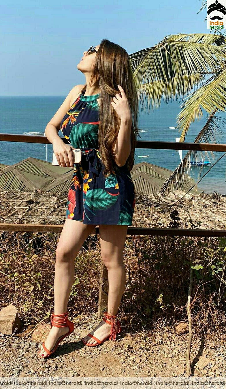 Hiba Nawab Hot Thighs show Latest Stills