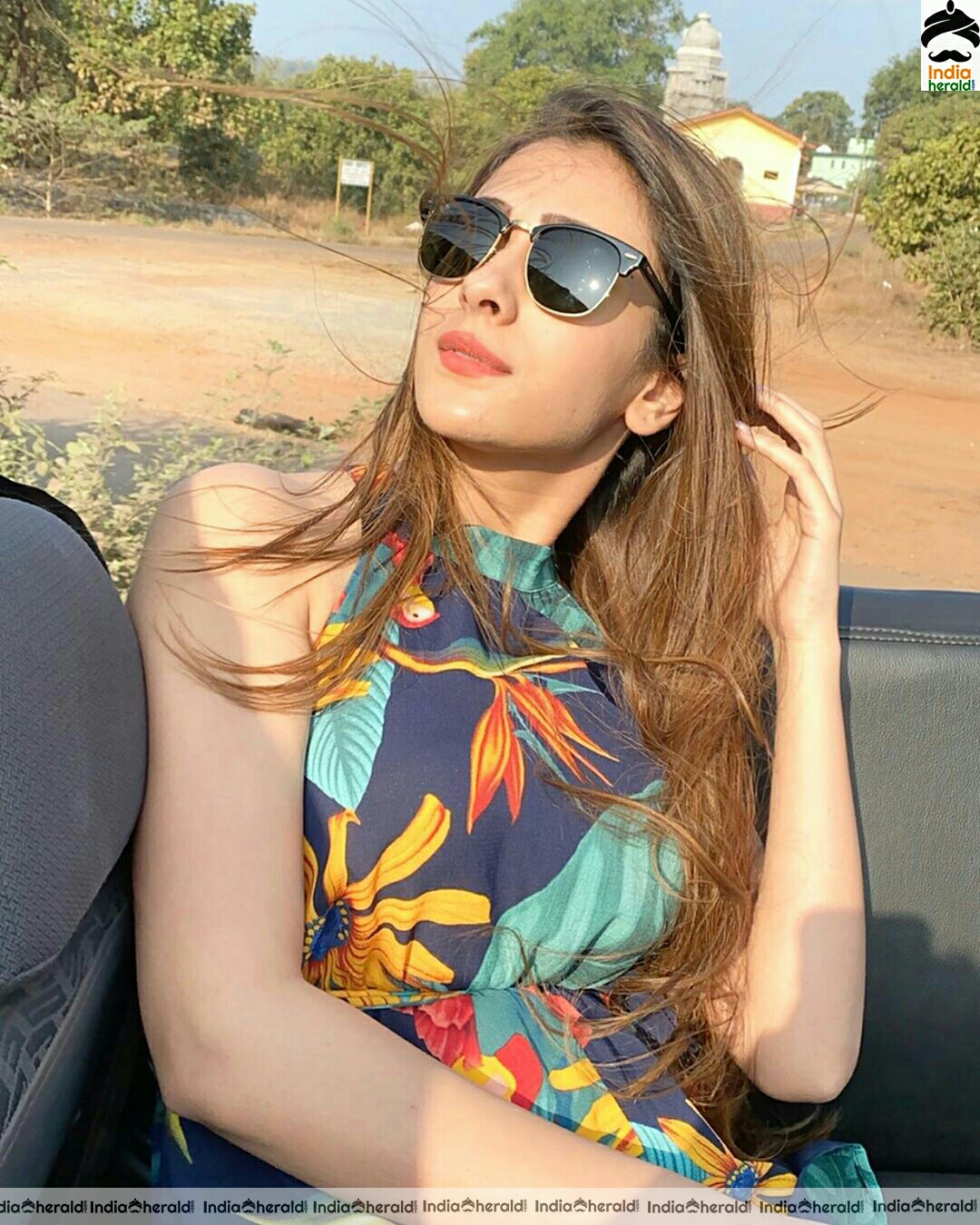 Hiba Nawab Hot Thighs show Latest Stills