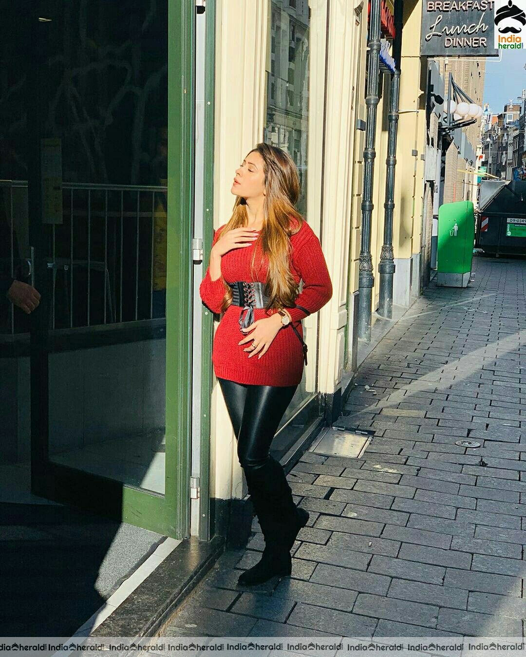 Hiba Nawab hot vacation photos