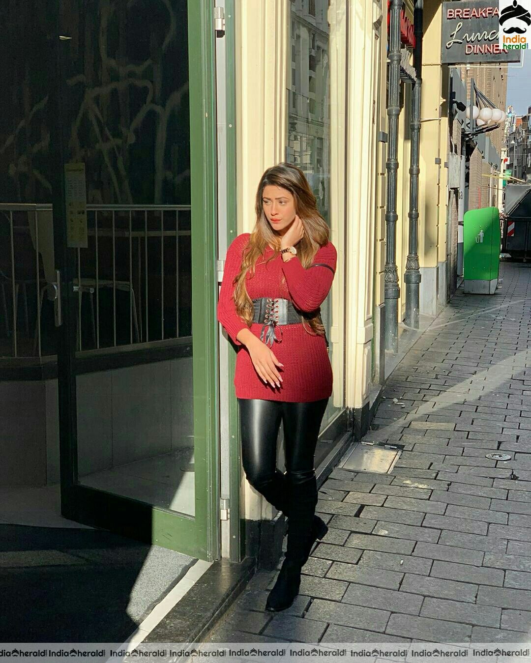 Hiba Nawab hot vacation photos