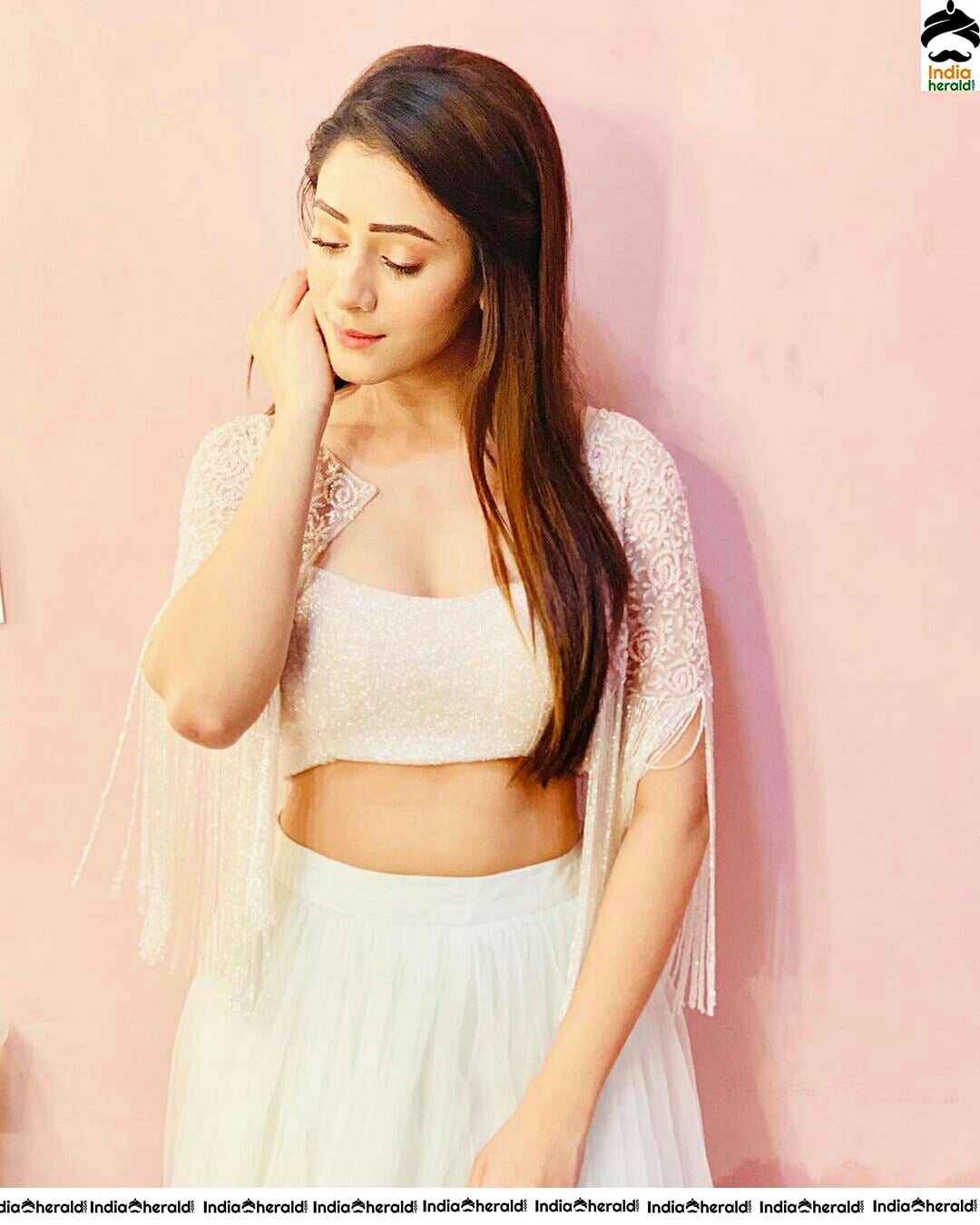 Hiba Nawab Looking Hot In White Waist Line Revealing Dress