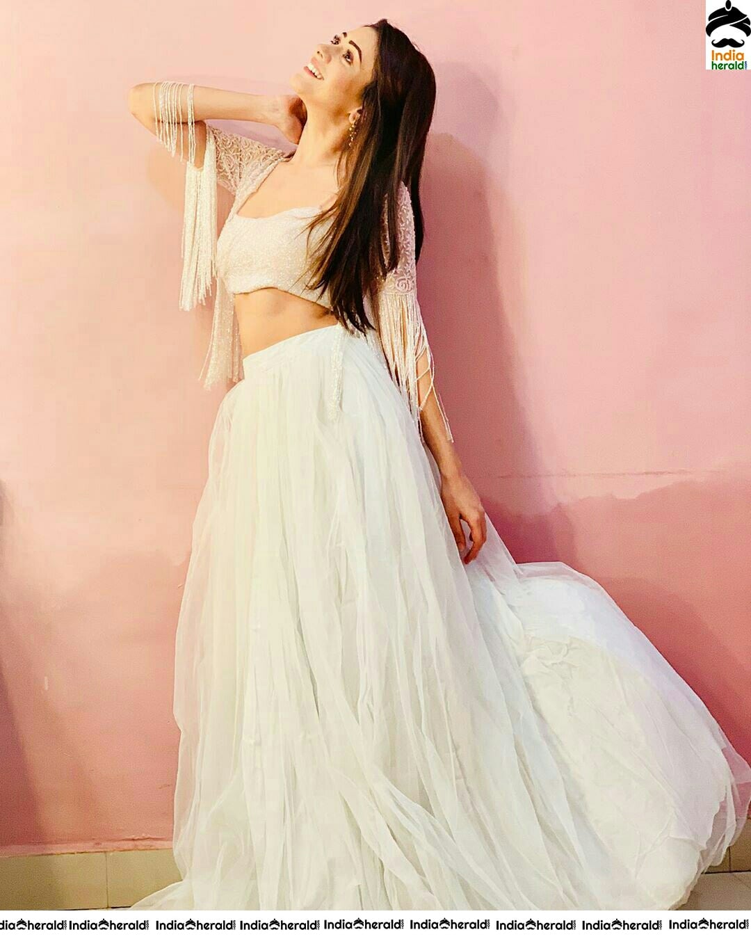 Hiba Nawab Looking Hot In White Waist Line Revealing Dress