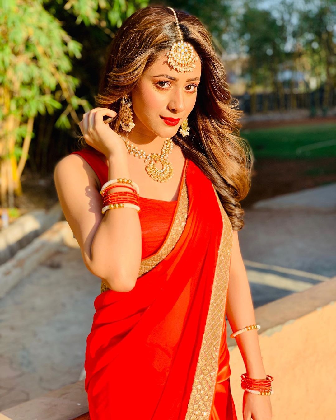 Hiba Oozes Hotness In Red Saree