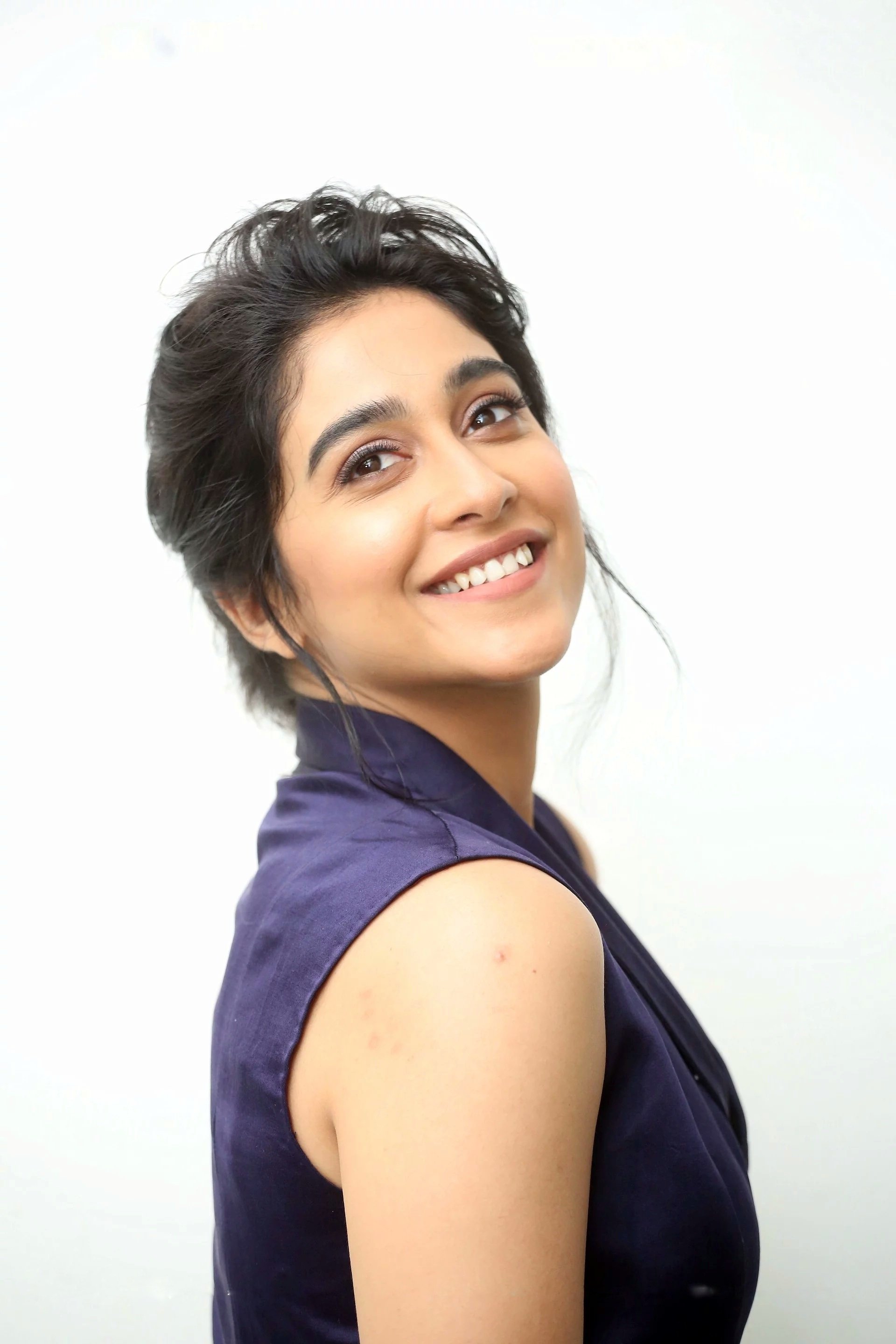 High Clarity Cleavage Exposing Hot Photos Of Reginna Cassandraa Set 2