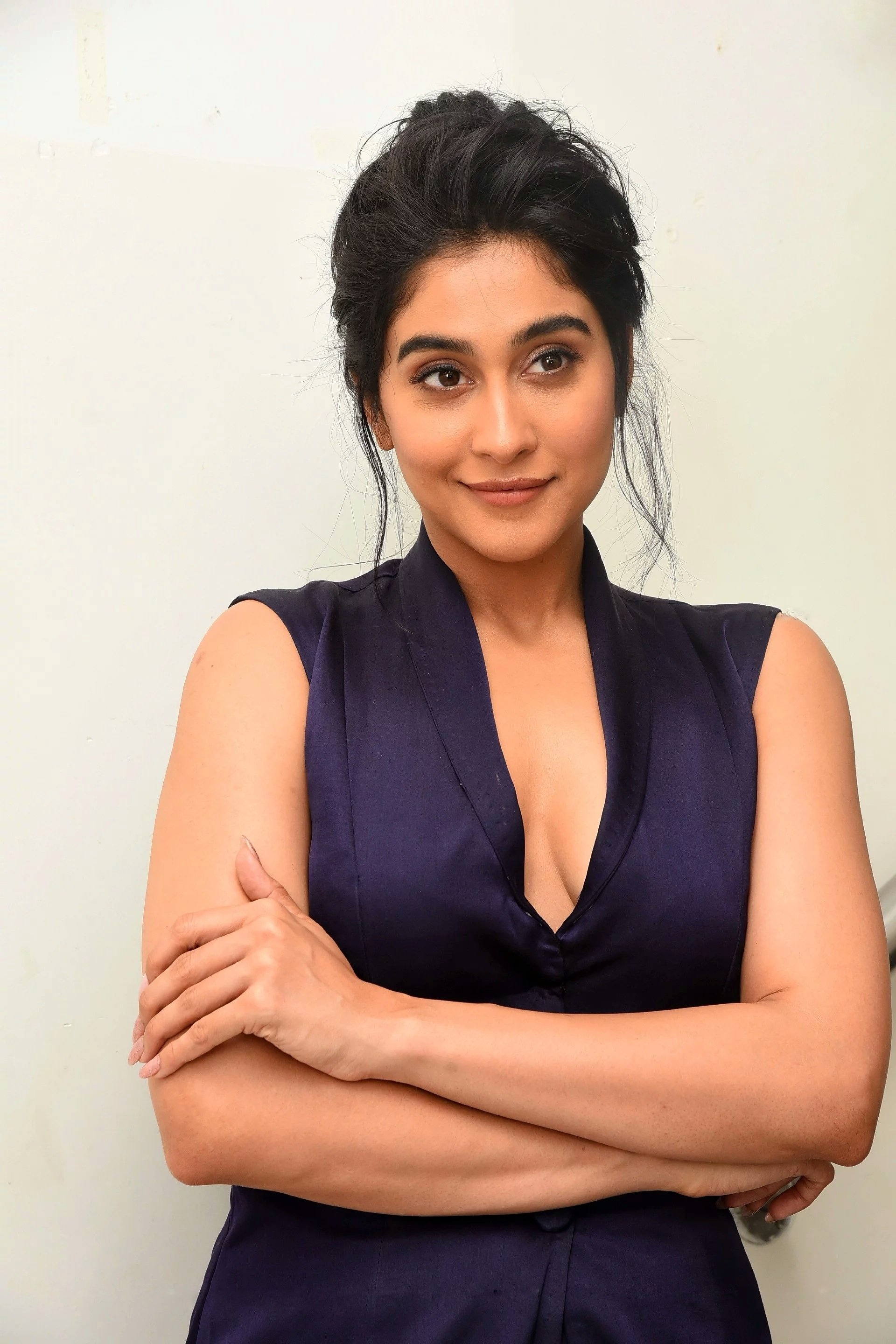 High Clarity Cleavage Exposing Hot Photos Of Reginna Cassandraa Set 2