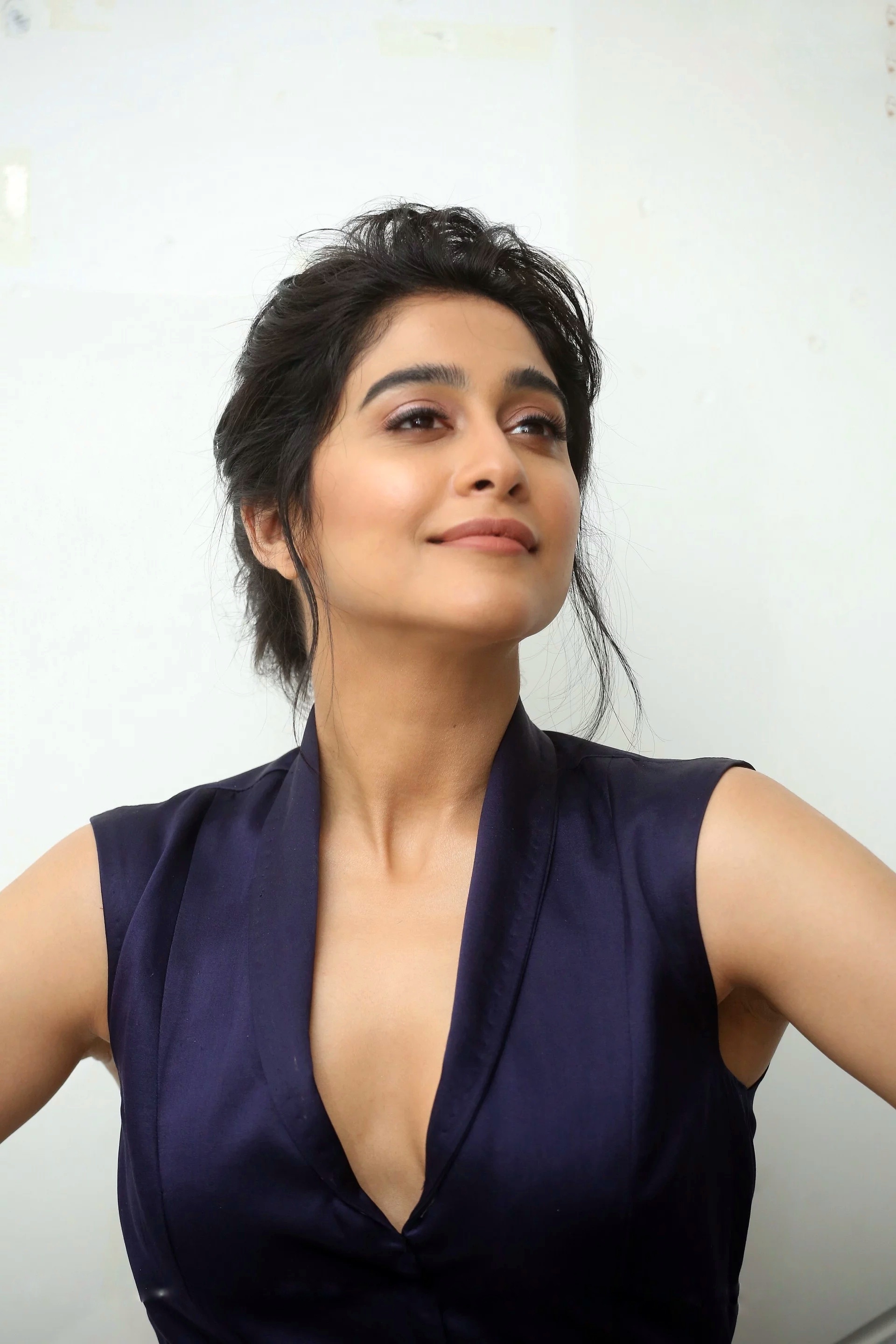 High Clarity Cleavage Exposing Hot Photos Of Reginna Cassandraa Set 2