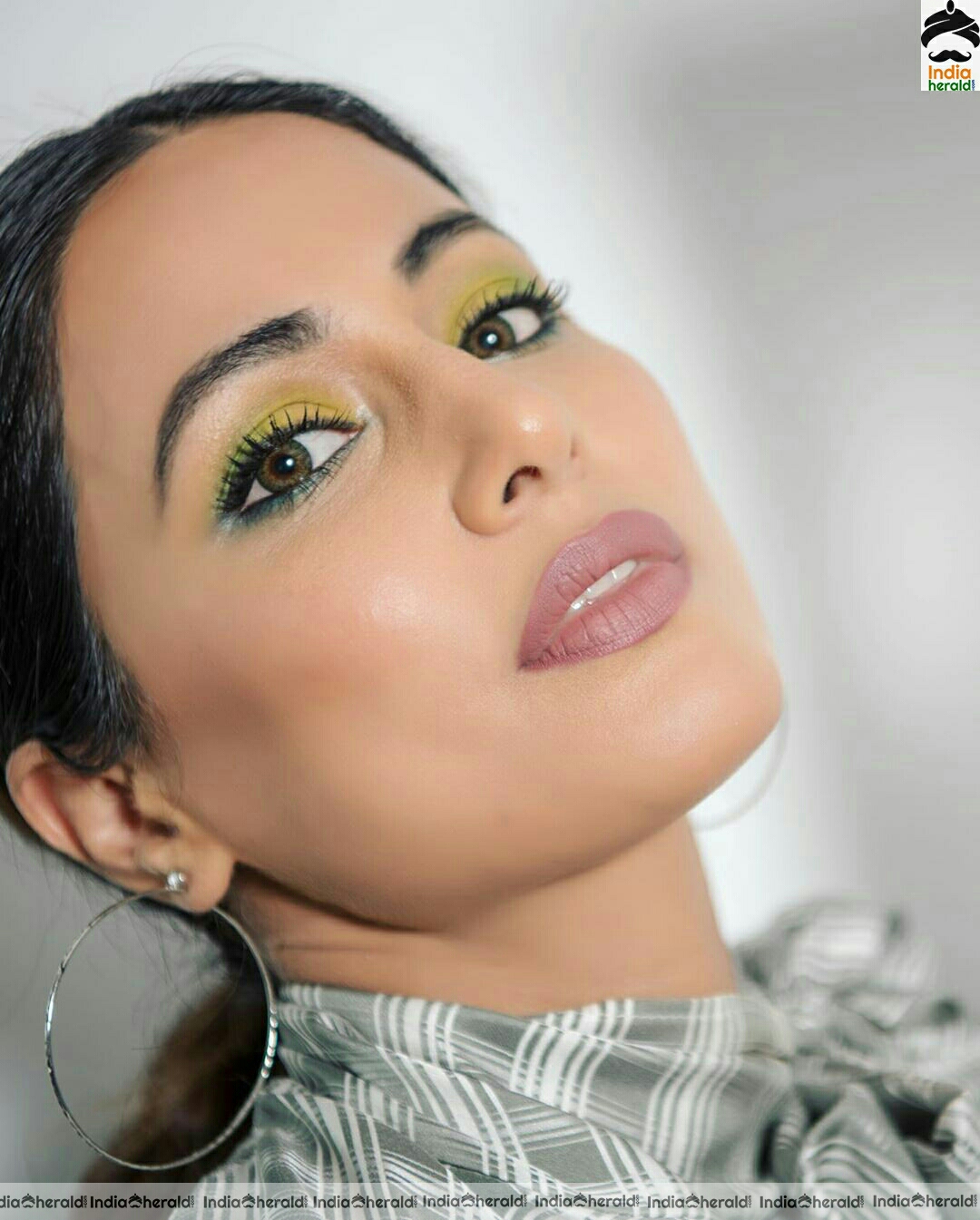 Hina khan Cute And Stylish Ash Dress Stills