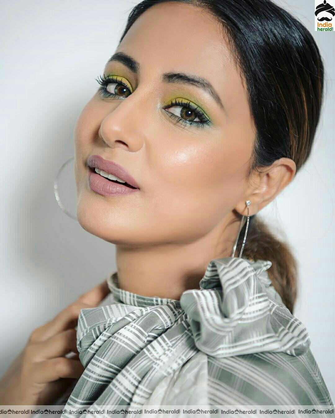Hina khan Cute And Stylish Ash Dress Stills