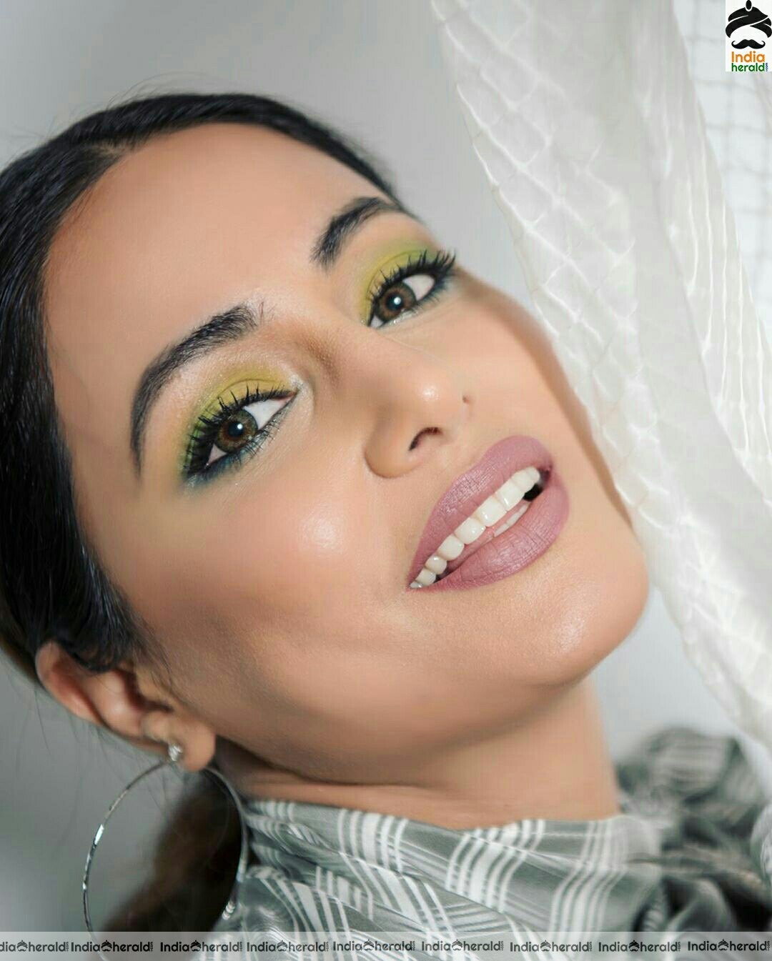 Hina khan Cute And Stylish Ash Dress Stills