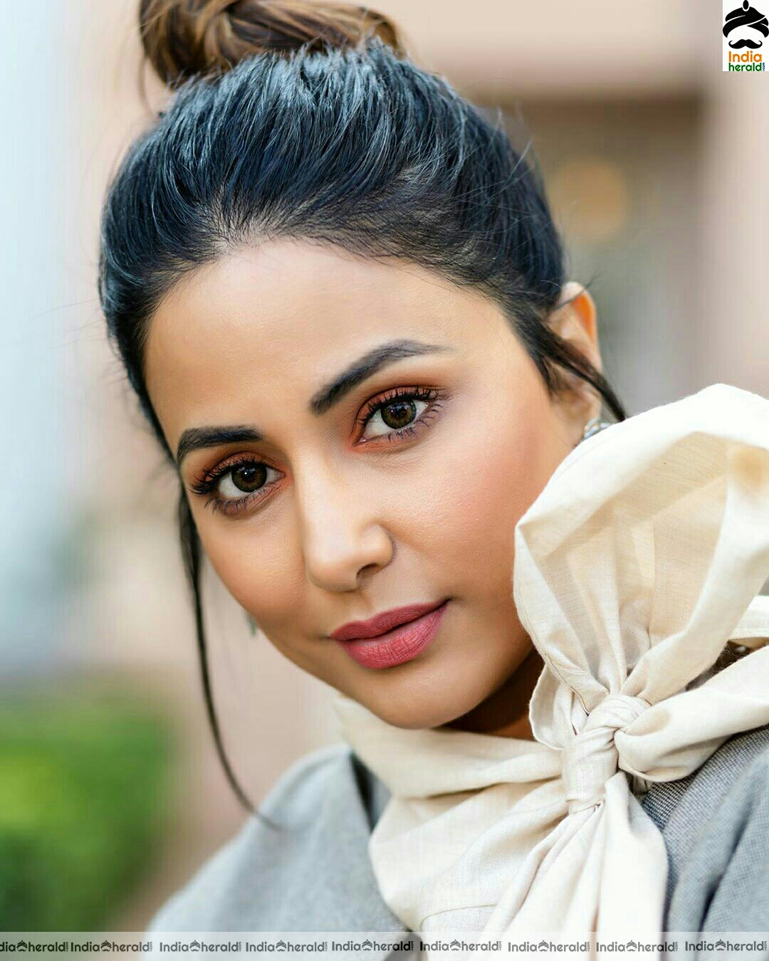 Hina khan Cute Ash Dress Stills