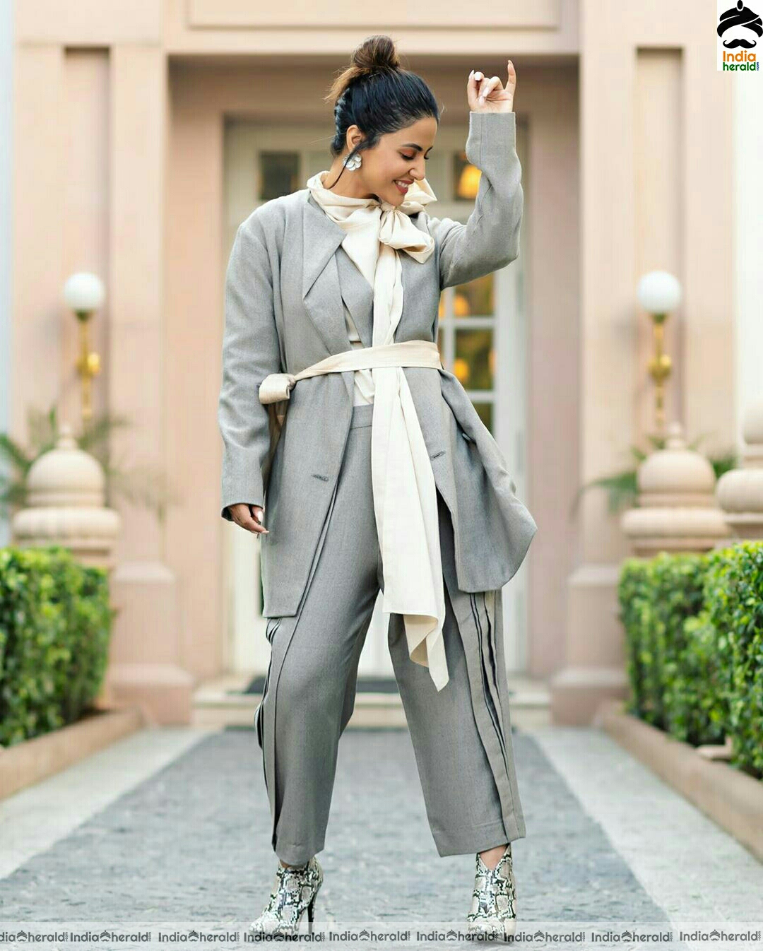 Hina khan Cute Ash Dress Stills