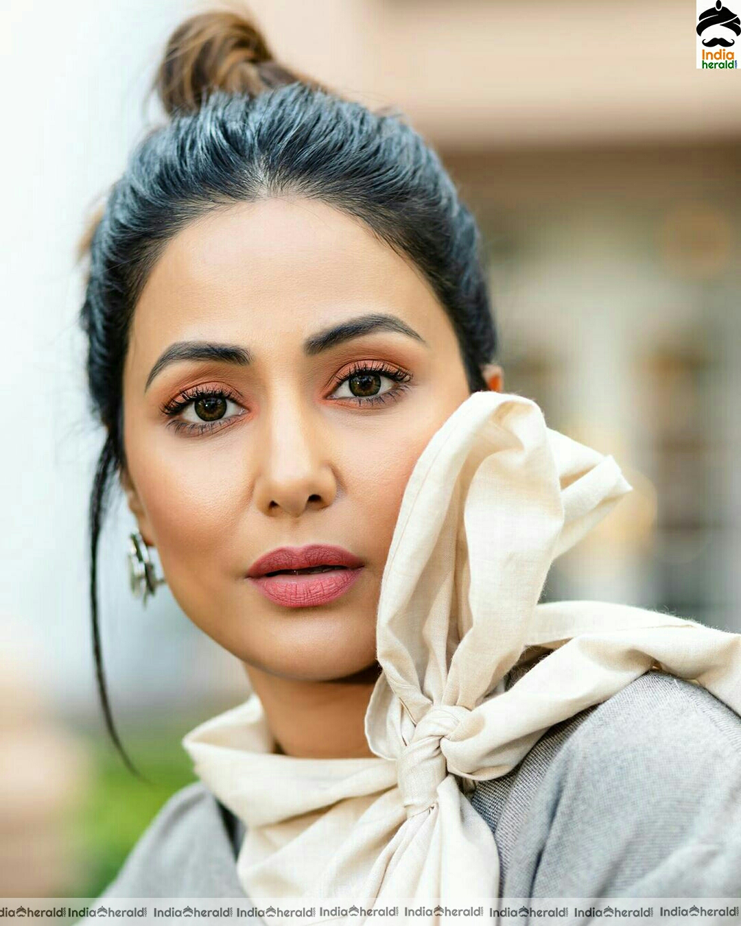 Hina khan Cute Ash Dress Stills