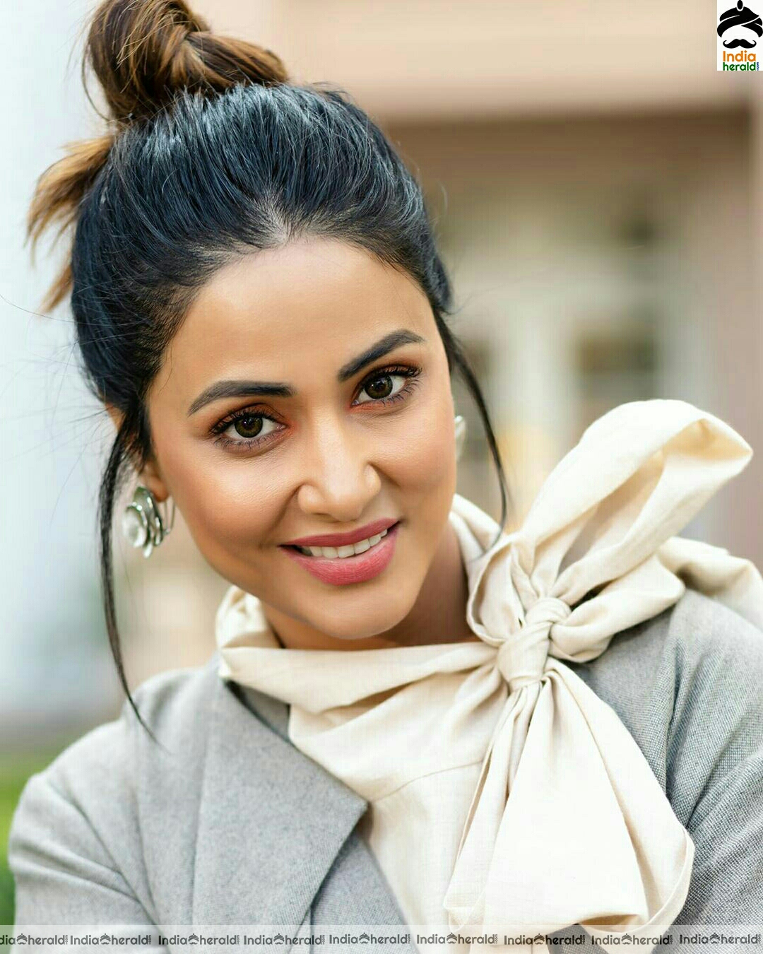 Hina khan Cute Ash Dress Stills